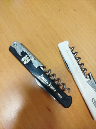 Lotto 2 antichi cavatappi Harveys e Palazzo di Arganda VINOS