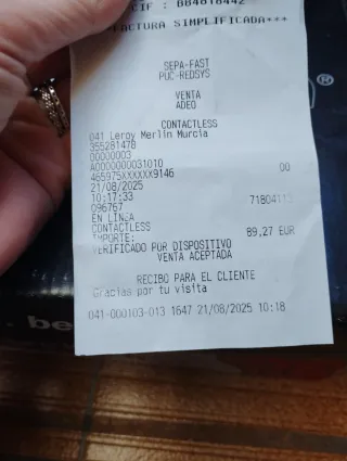 Zapatos de seguridad grises y naranjas