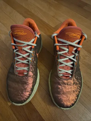 Nike LeBron XXI Queen Conch