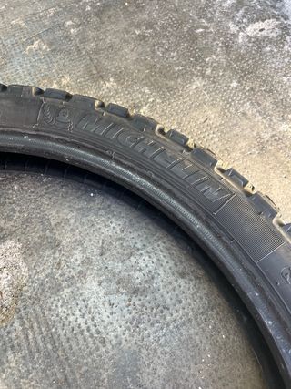 Neumático 90/90 21