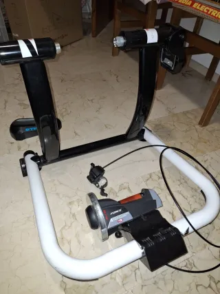 Rodillo Elite Force In-Ride + accesorio para rueda