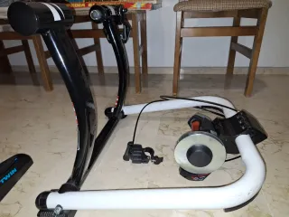 Rodillo Elite Force In-Ride + accesorio para rueda