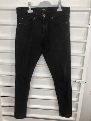 Pantalón pitillo negro talla 38