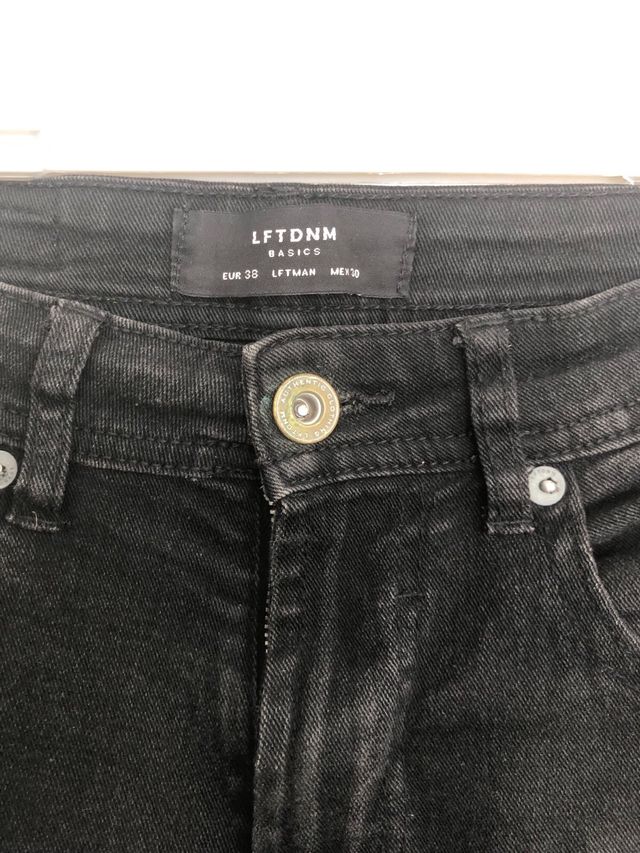 Pantalón pitillo negro talla 38