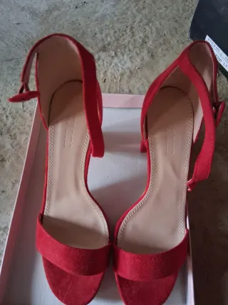 Sandalias de tacón y zapatos marrón