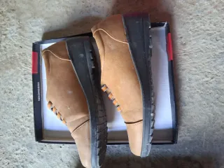 Sandalias de tacón y zapatos marrón