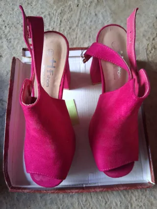 Sandalias de tacón y zapatos marrón