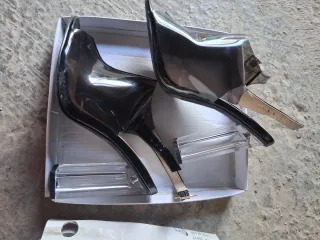 Sandalias de tacón y zapatos marrón