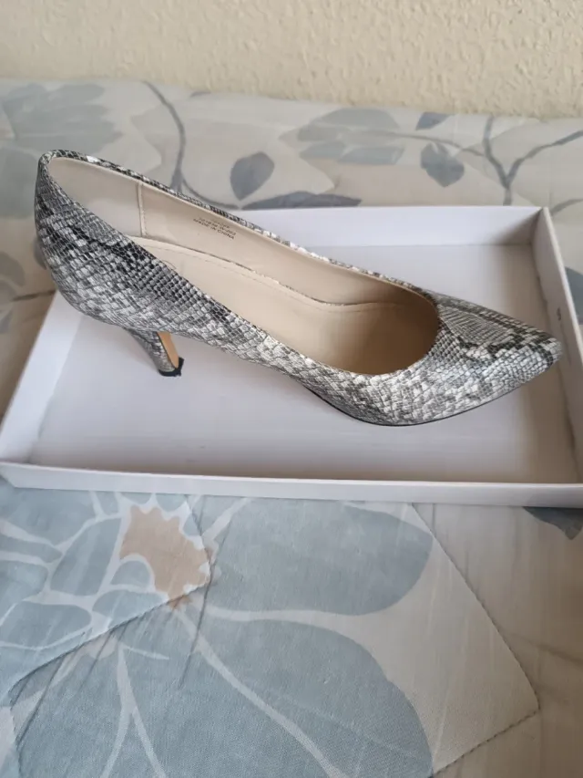 Zapatos tacón serpiente gris y blanco T39