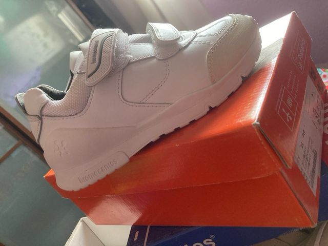 Zapatillas Biomecanics Blancas Velcro Nuevas. 31