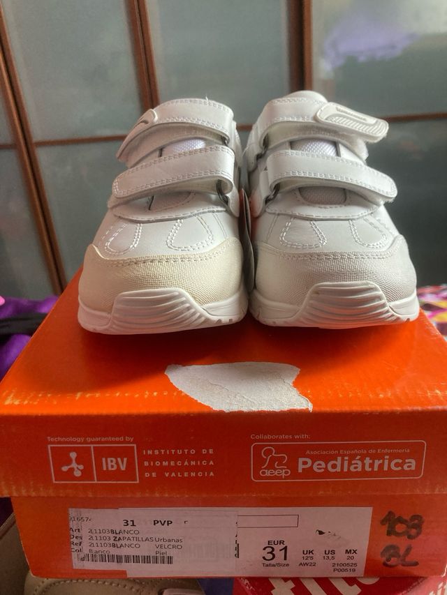 Zapatillas Biomecanics Blancas Velcro Nuevas. 31