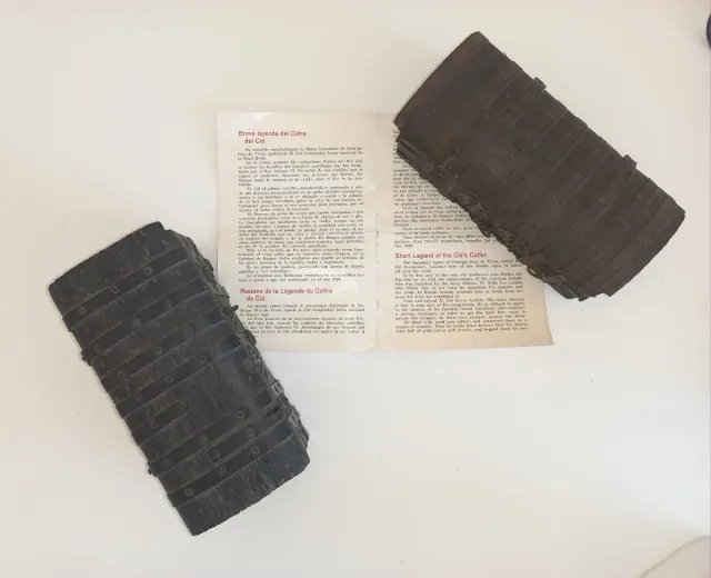 Cofres antiguos de madera y metal