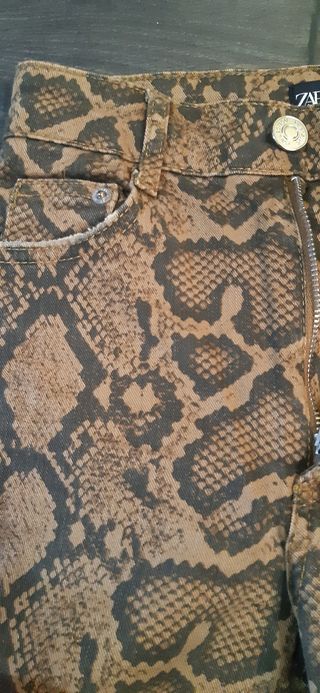 Pantalón Pitillo Estampado Serpiente Zara T.34