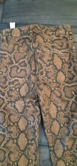 Pantalón Pitillo Estampado Serpiente Zara T.34