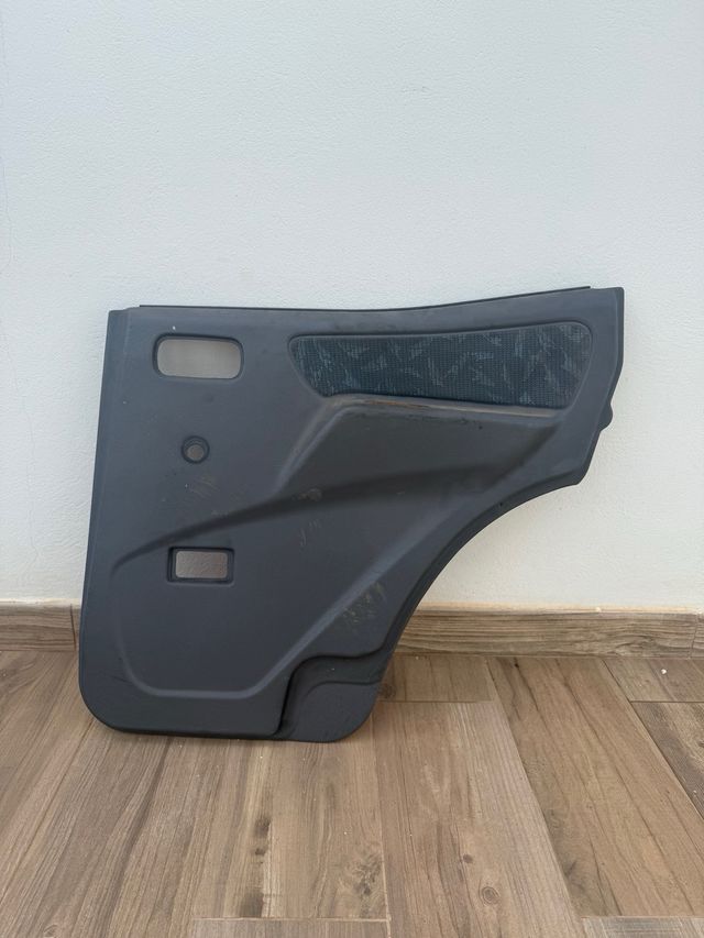 Paneles Puerta Nissan Terrano II