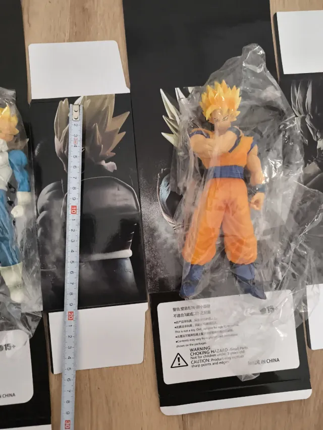 Figuras Goku y Vegeta