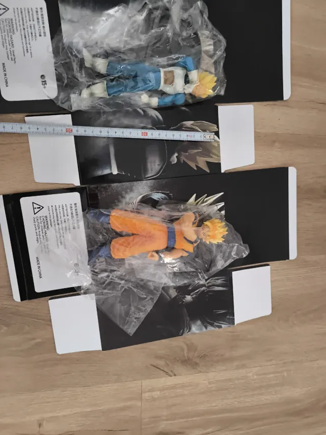 Figuras Goku y Vegeta