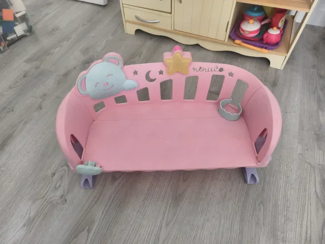 Cuna Nenuco rosa con accesorios