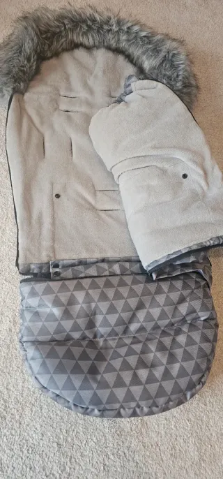 Saco de invierno para carrito con capucha