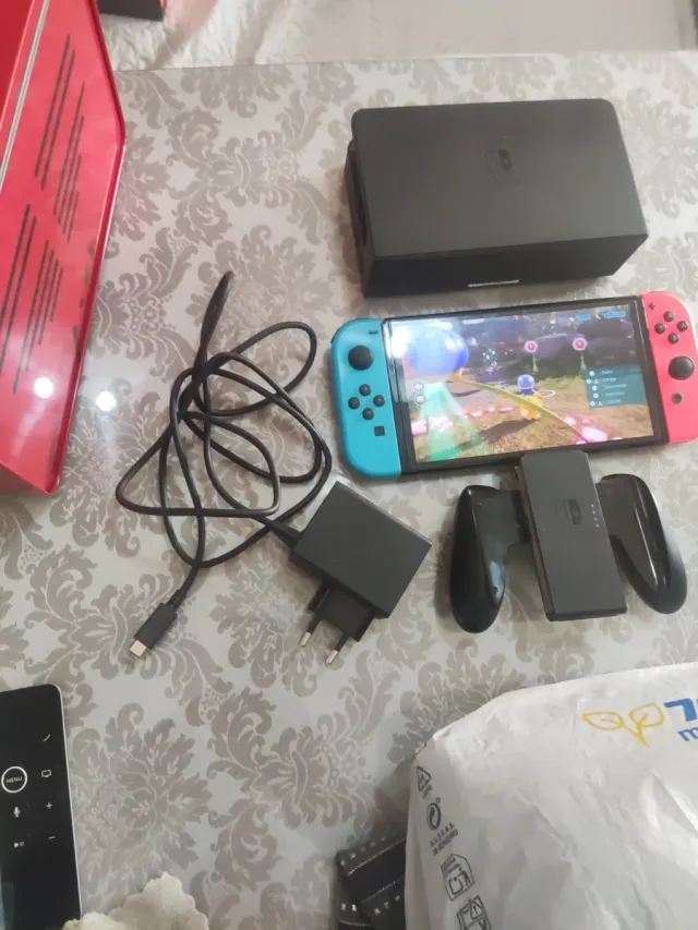 Nintendo Switch Azul y Rosa(Juegos incluidos)