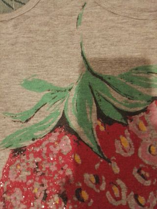 Camiseta con estampado de fresa Talla M