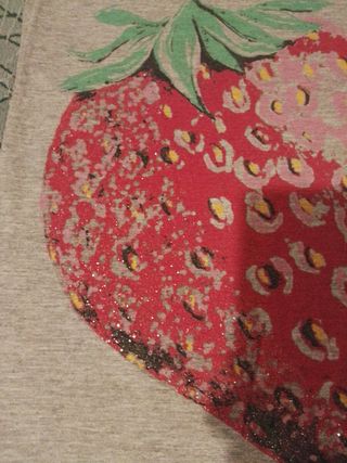 Camiseta con estampado de fresa Talla M