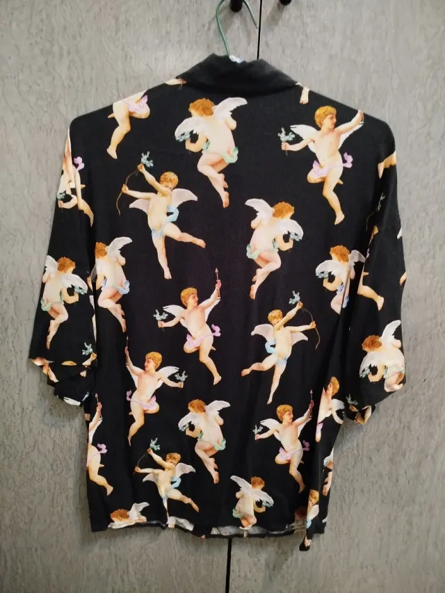 Camisa Bershka angelitos negra Talla M