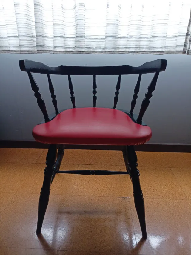 Silla vintage madera y polipiel negra/roja