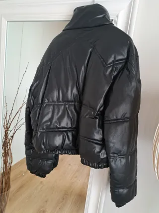 Bomber acolchada negra