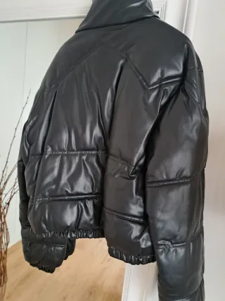 Bomber acolchada negra