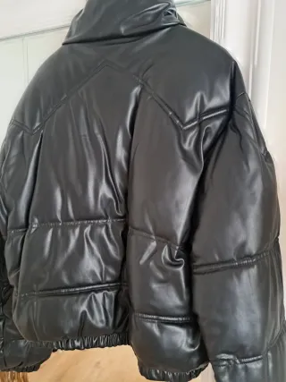 Bomber acolchada negra