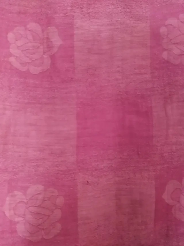 Foulard rosa con detalles dorados y plateados