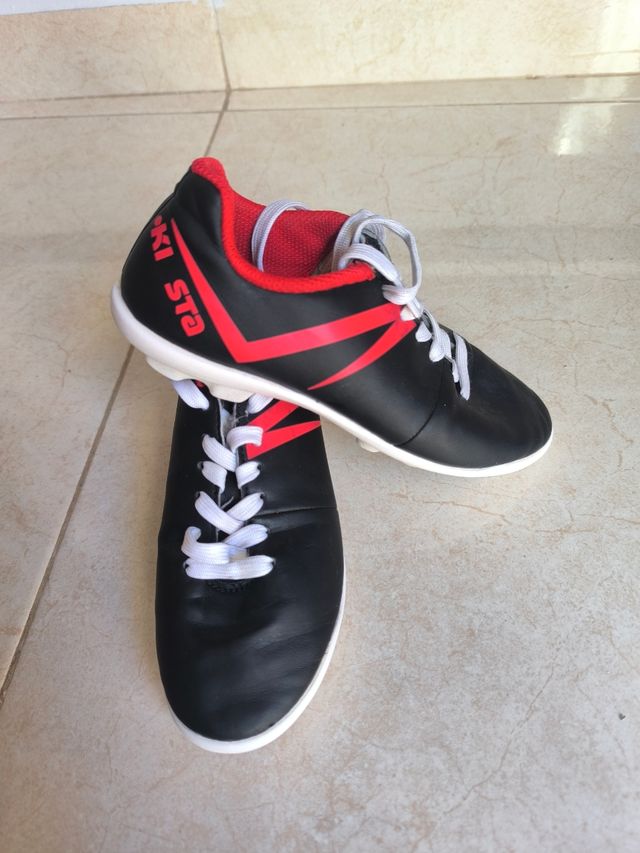 Botas de fútbol Kipsta Talla 31 Negras y Rojas
