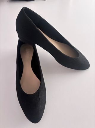 Zapatos negros tacón bajo aterciopelados talla 37