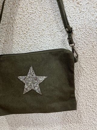 Bolso verde con estrella brillante