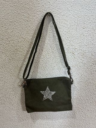 Bolso verde con estrella brillante