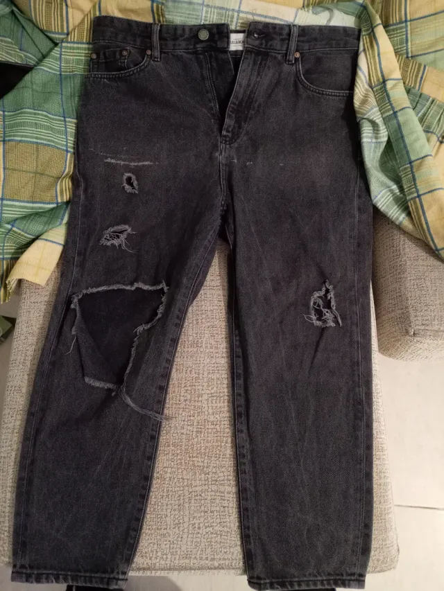 Pantalón Pull&Bear gris desgastado