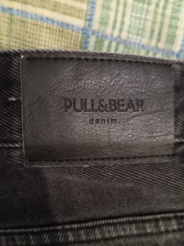 Pantalón Pull&Bear gris desgastado