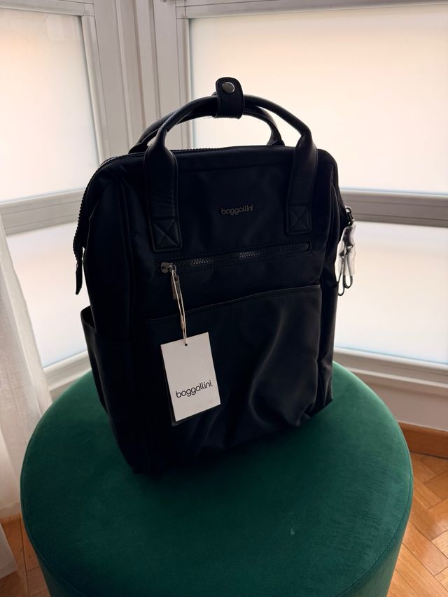 Mochila negra baggallini