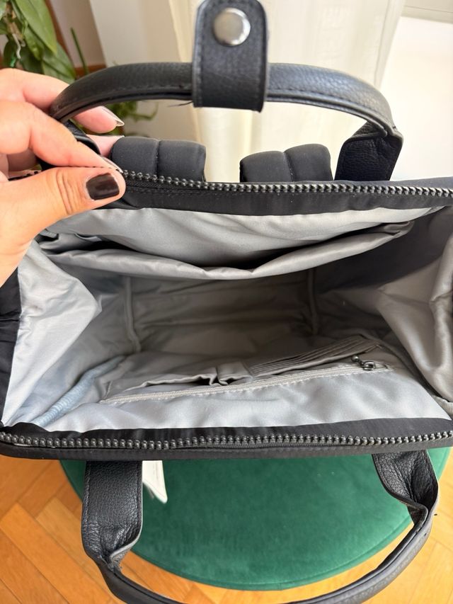 Mochila negra baggallini