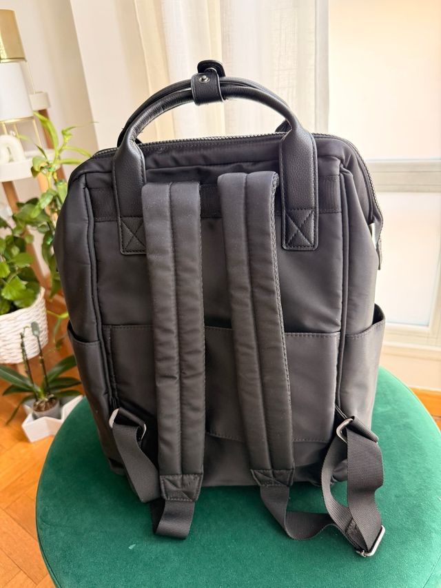 Mochila negra baggallini