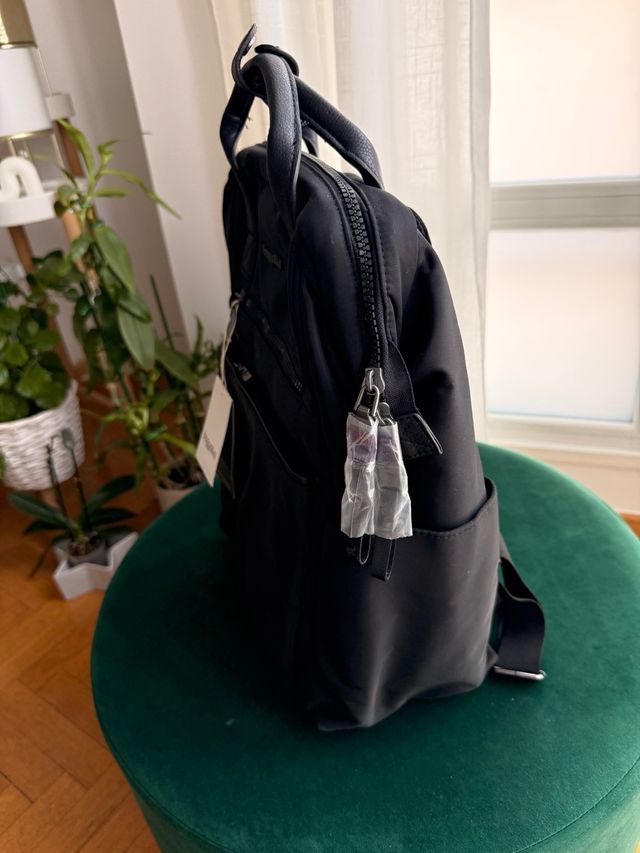 Mochila negra baggallini