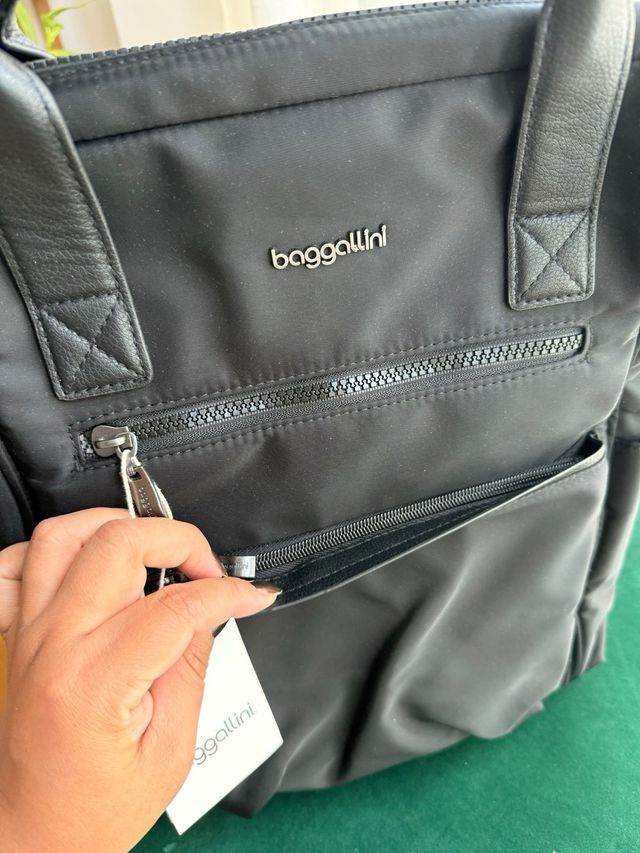 Mochila negra baggallini