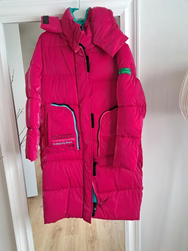 Plumas largo fucsia con detalles turquesa