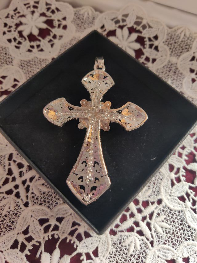 Colgante Cruz Plateada con Circonitas