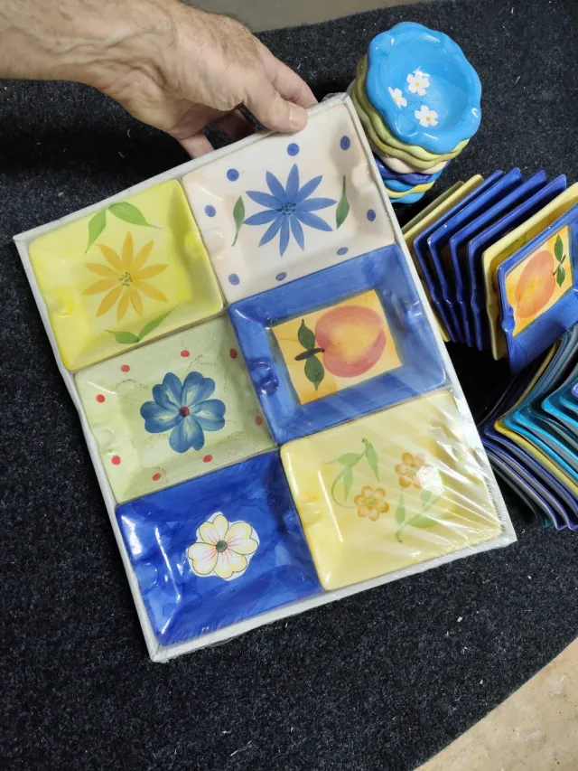 Ceniceros de cerámica con diseño floral