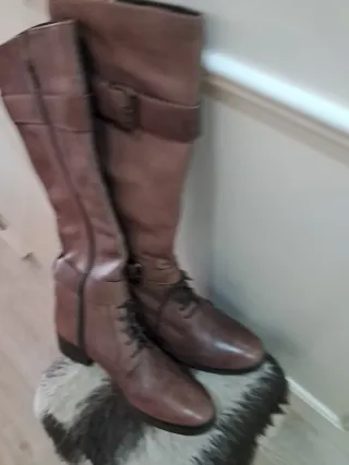 Botas altas marrones con hebillas