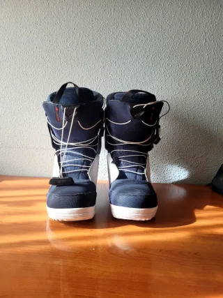 Tabla Snowboard y Botas 43