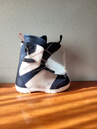 Tabla Snowboard y Botas 43