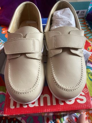 Zapatos niños Titanitos beige talla 32. NUEVOS